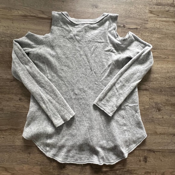 Heather Gray Large 100% cashmere sweater cold shoulder - Picture 2 of 5